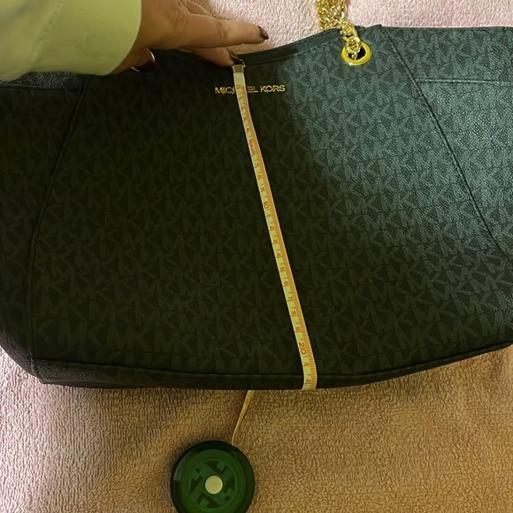 Authentic Michael Kors handbag. - Picture 10 of 10